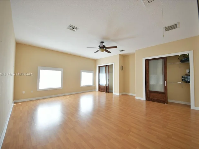 10287 NW 135th St, Hialeah Gardens FL 33018