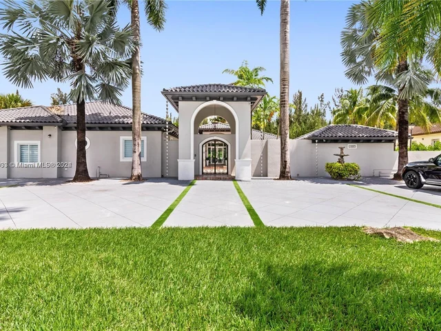 10287 NW 135th St, Hialeah Gardens FL 33018