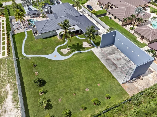 10287 NW 135th St, Hialeah Gardens FL 33018