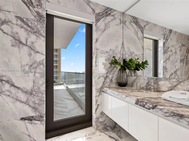 17901 Collins Ave, Sunny Isles Beach FL 33160