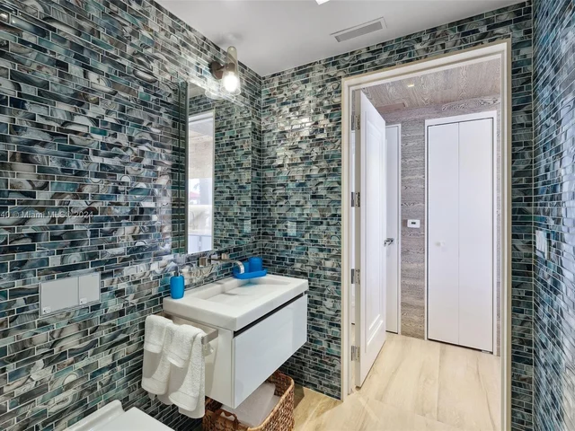 17901 Collins Ave, Sunny Isles Beach FL 33160