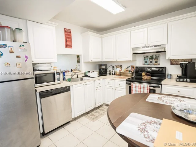 721 N Pine Island Rd # 417, Plantation FL 33324