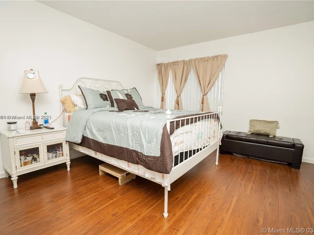 721 N Pine Island Rd # 417, Plantation FL 33324