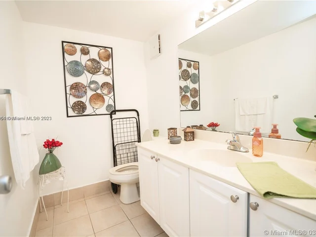 721 N Pine Island Rd # 417, Plantation FL 33324