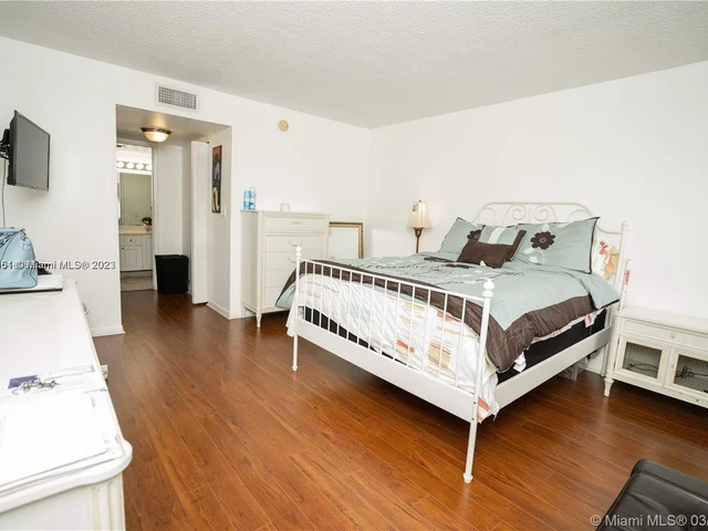 721 N Pine Island Rd # 417, Plantation FL 33324