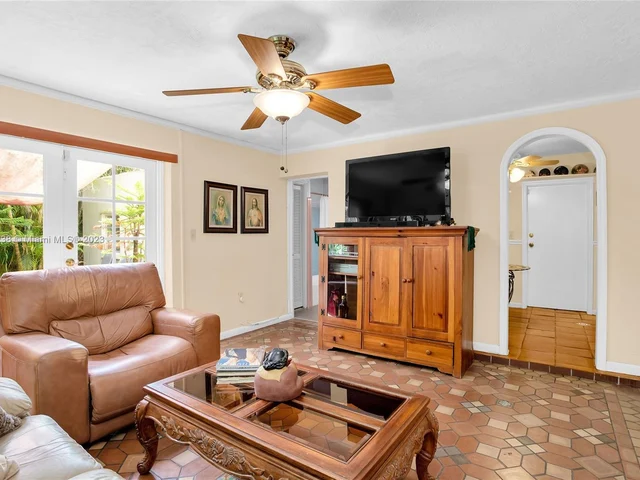 2618 Alhambra Cir, Coral Gables FL 33134