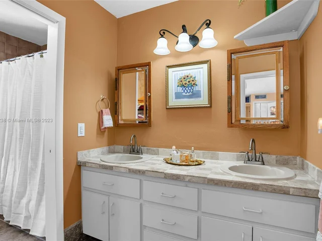 2618 Alhambra Cir, Coral Gables FL 33134