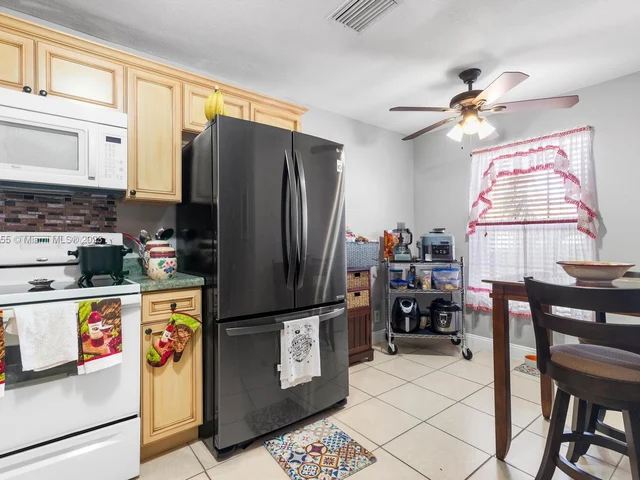 808 Nantucket Cir # 0, Lake Worth FL 33467