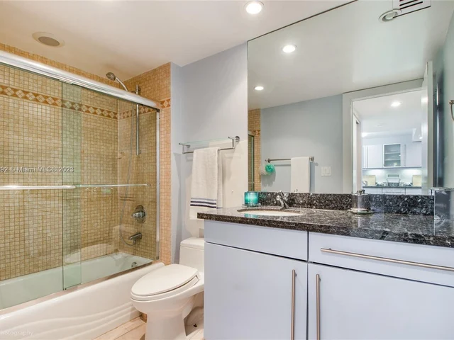 2301 Collins Ave # 825, Miami Beach FL 33139