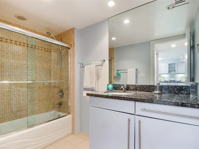 2301 Collins Ave # 825, Miami Beach FL 33139