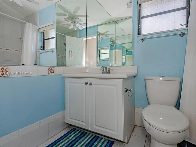 837 W Plantation Cir, Plantation FL 33324