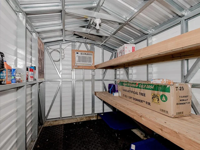 837 W Plantation Cir, Plantation FL 33324