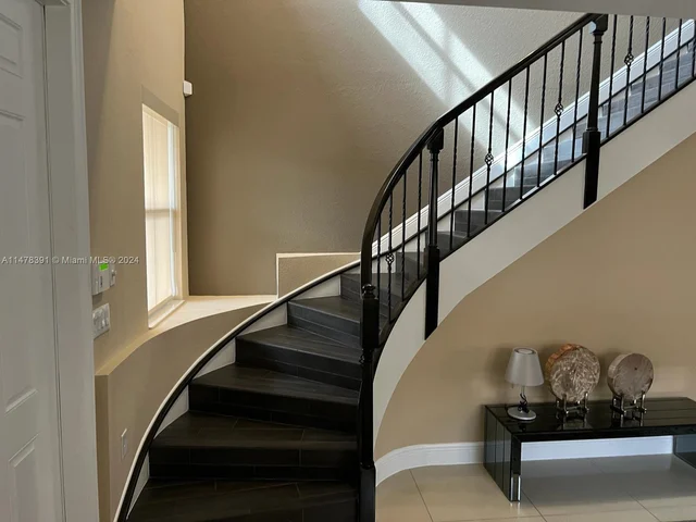 9895 NW 89th Ter, Doral FL 33178