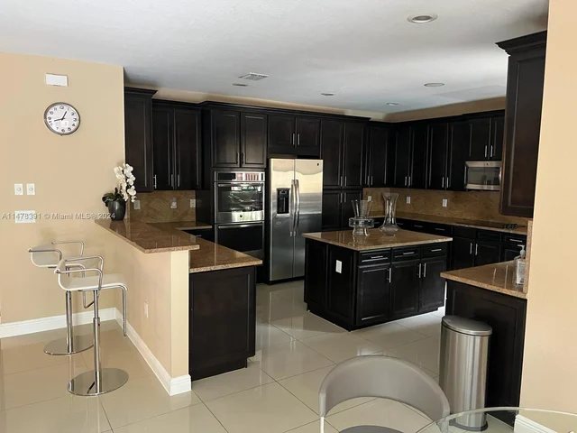 9895 NW 89th Ter, Doral FL 33178