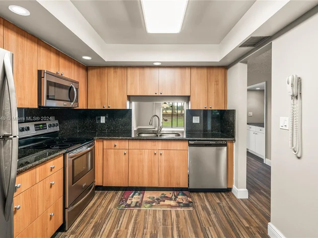 16171 Blatt Blvd # 108, Weston FL 33326