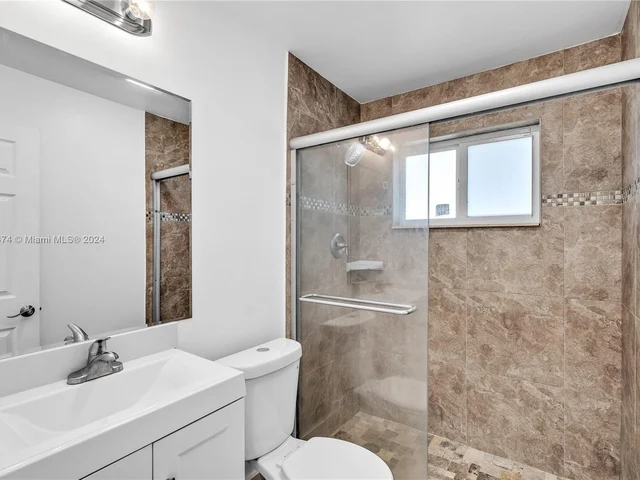 6475 SW 3rd Ct, Margate FL 33068