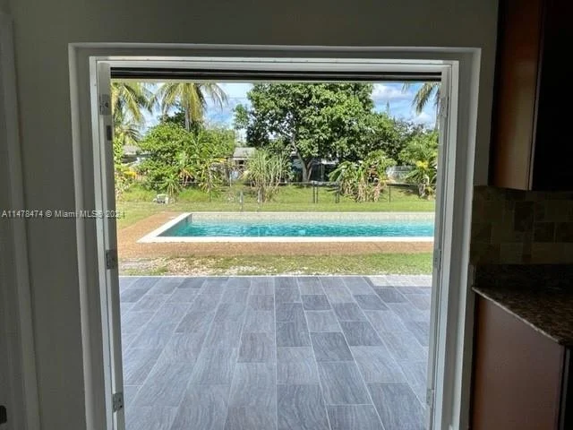 6475 SW 3rd Ct, Margate FL 33068