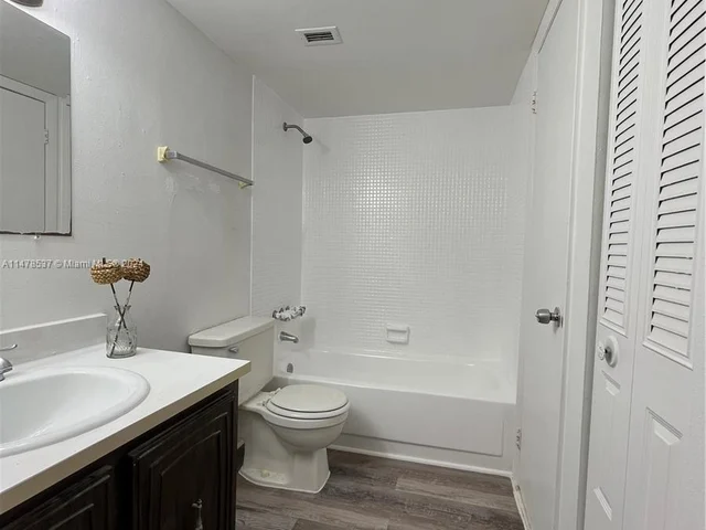 492 NW 165th St Rd # 611, Miami FL 33169