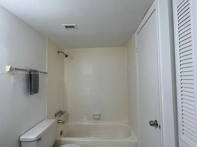 492 NW 165th St Rd # 611, Miami FL 33169