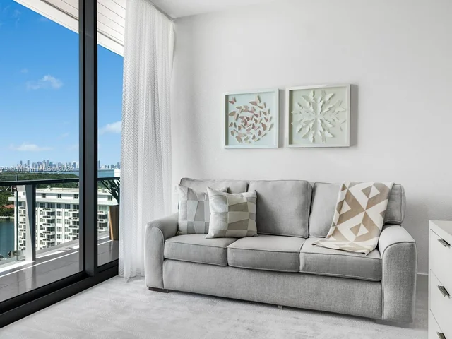 5775 Collins Ave # 2, Miami Beach FL 33140