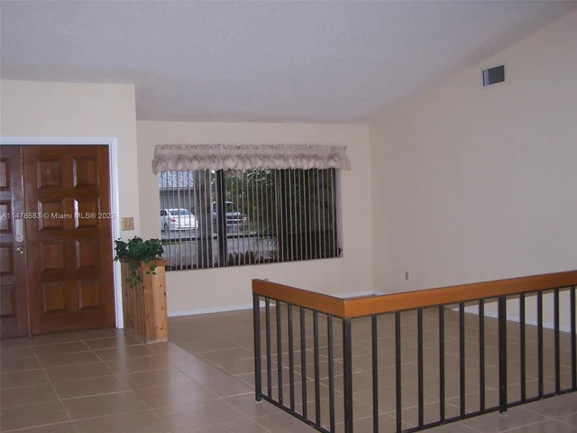 10305 NW 7th Ct, Plantation FL 33324