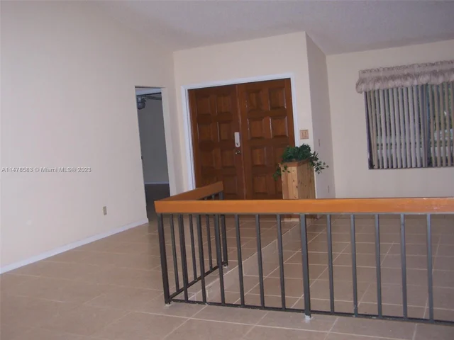 10305 NW 7th Ct, Plantation FL 33324