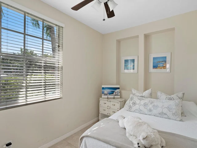 425 NW 100th Ter, Miami FL 33150