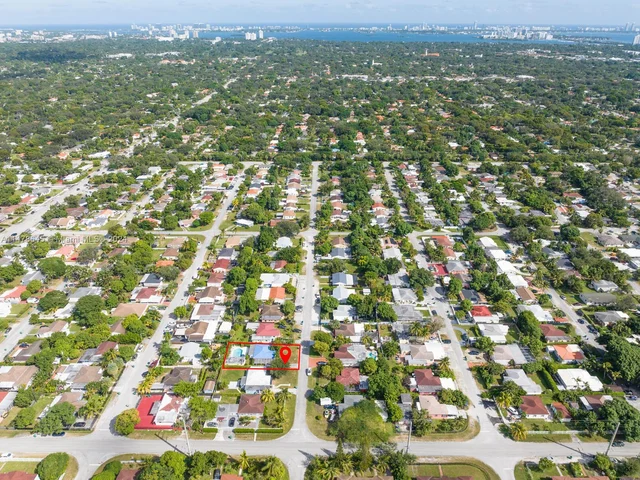 425 NW 100th Ter, Miami FL 33150