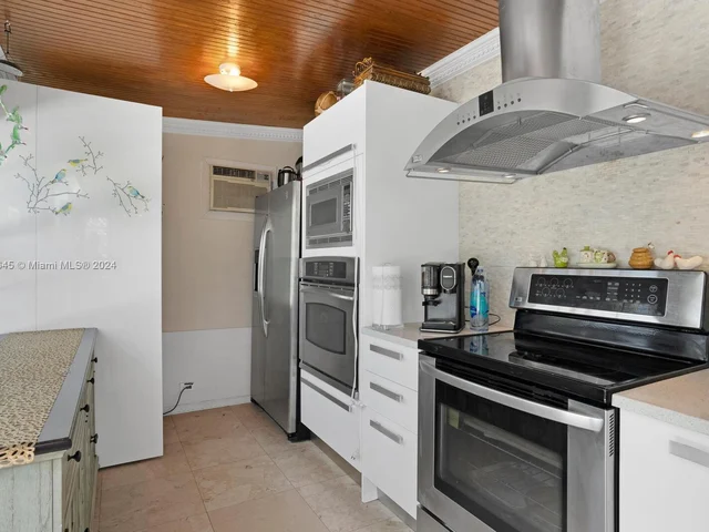 425 NW 100th Ter, Miami FL 33150