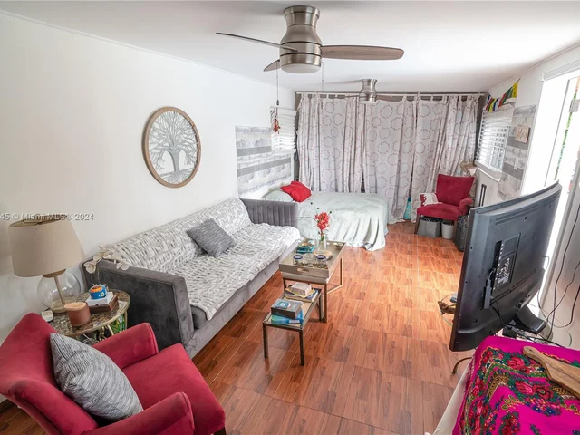 425 NW 100th Ter, Miami FL 33150