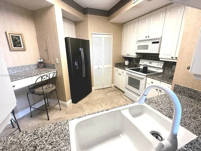 888 NE Brickell Key Dr # 2110, Miami FL 33131