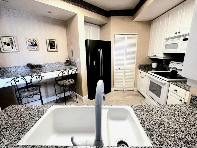 888 NE Brickell Key Dr # 2110, Miami FL 33131