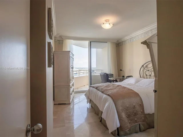 888 NE Brickell Key Dr # 2110, Miami FL 33131