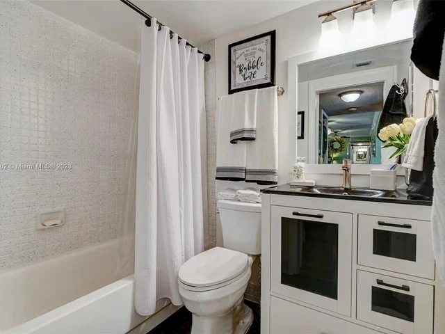 6080 N Sabal Palm Blvd # 203, Tamarac FL 33319