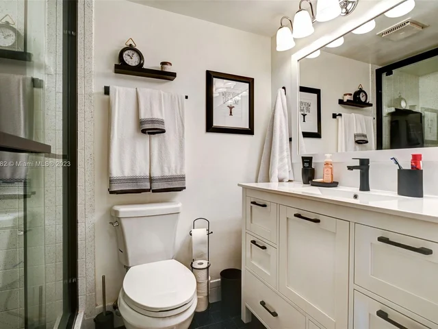 6080 N Sabal Palm Blvd # 203, Tamarac FL 33319