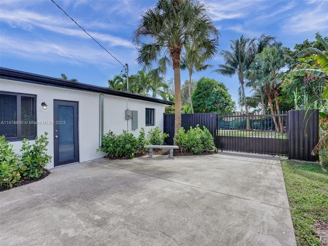 1490 NE 147th St, Miami FL 33161