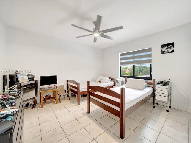 5770 SW 156th Ct, Miami FL 33193