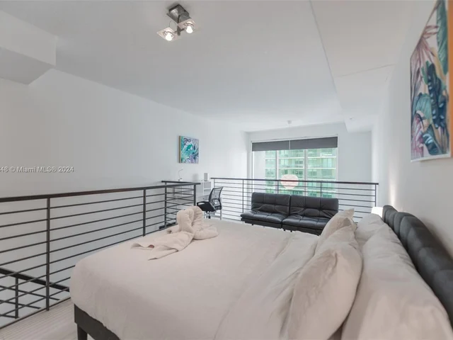 60 SW 13th St # 3814, Miami FL 33130