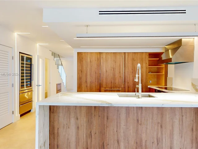 3522 NE 167th St # 7, North Miami Beach FL 33160