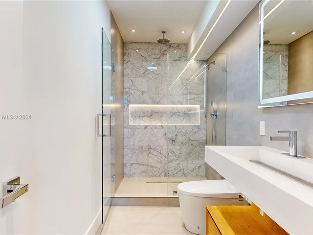 3522 NE 167th St # 7, North Miami Beach FL 33160