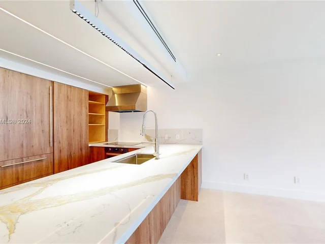 3522 NE 167th St # 7, North Miami Beach FL 33160