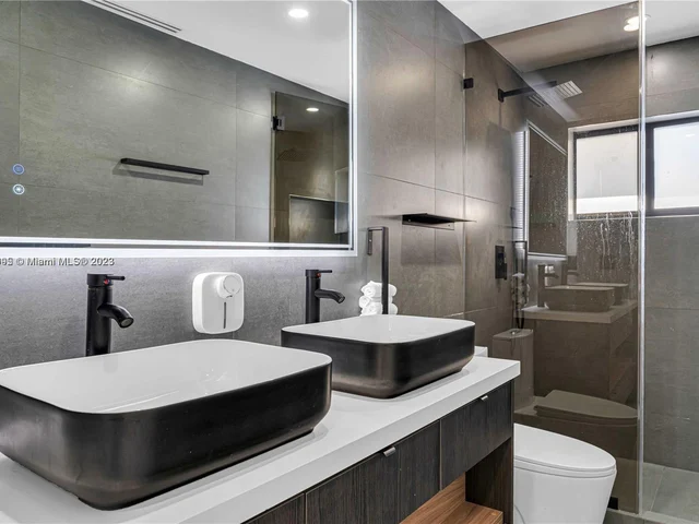 15510 NW 2nd Ct # 0, Miami FL 33169