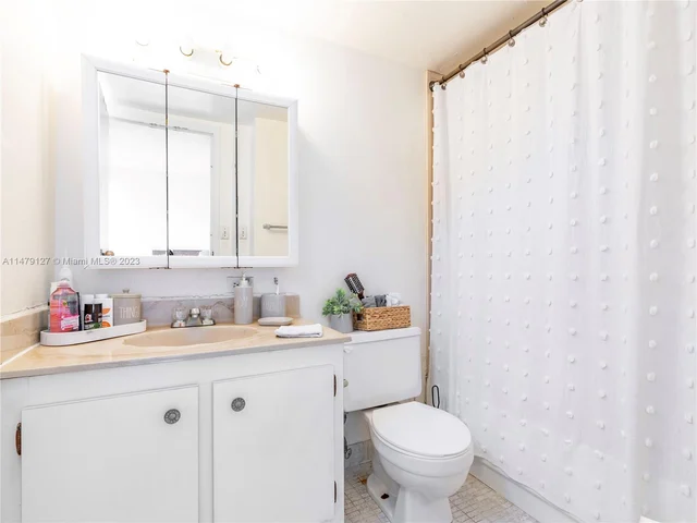 17011 N Bay Rd # 419, Sunny Isles Beach FL 33160