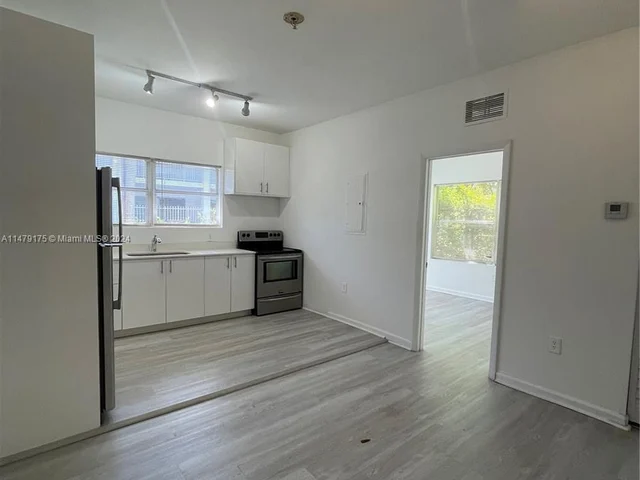 576 NE 63rd St # 3, Miami FL 33138