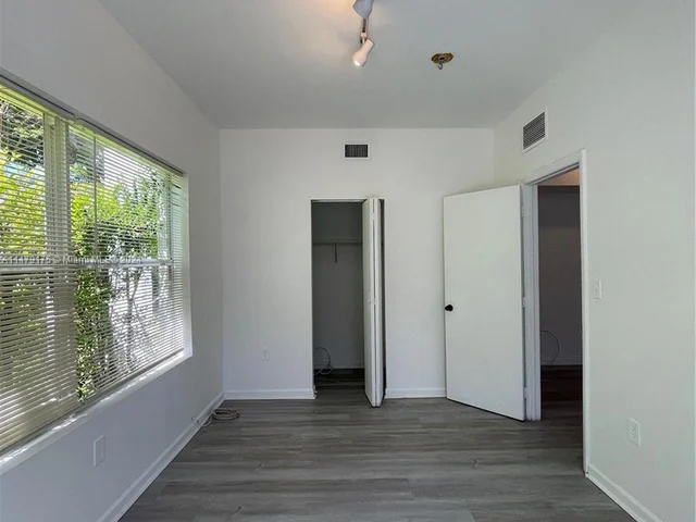 576 NE 63rd St # 3, Miami FL 33138