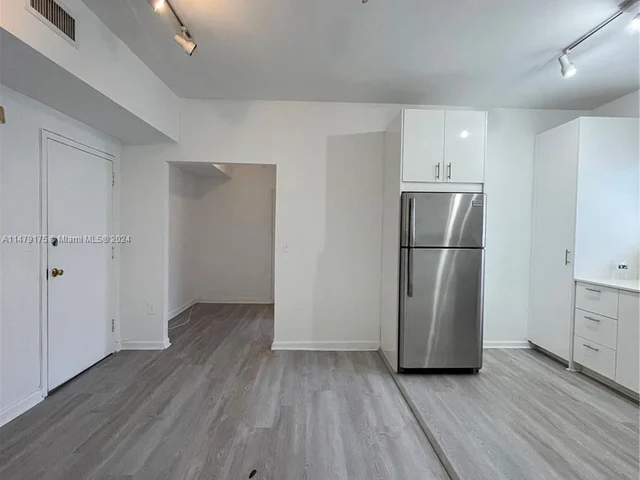 576 NE 63rd St # 3, Miami FL 33138