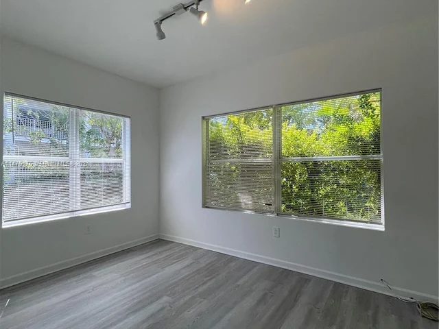 576 NE 63rd St # 3, Miami FL 33138