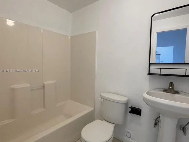 576 NE 63rd St # 3, Miami FL 33138