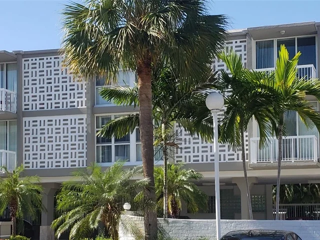 1080 99th St # 112, Bay Harbor Islands FL 33154