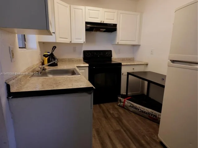 122 SW 24th Ave, Fort Lauderdale FL 33312